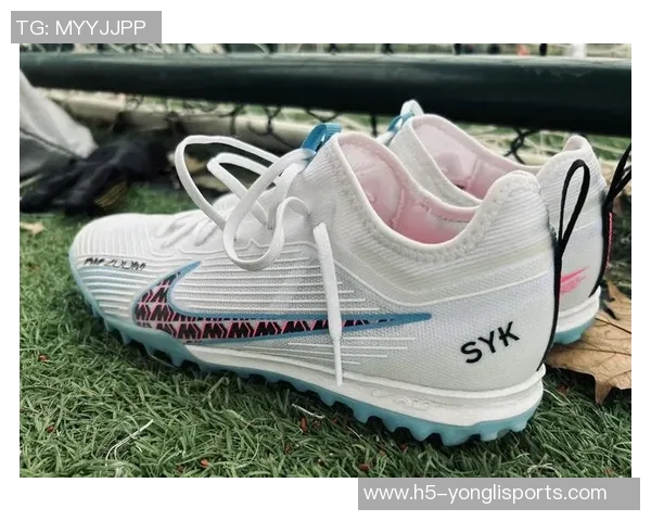 刺客系列足球鞋评测与推荐让你的球场表现如同职业球员般出色